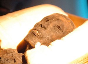 Momia-de-tutankamon-lonegyptp