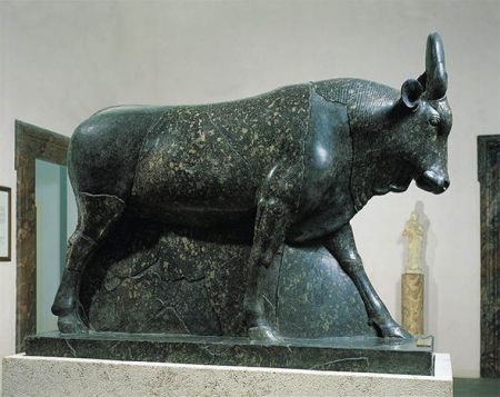 apis-bull-statue-773229